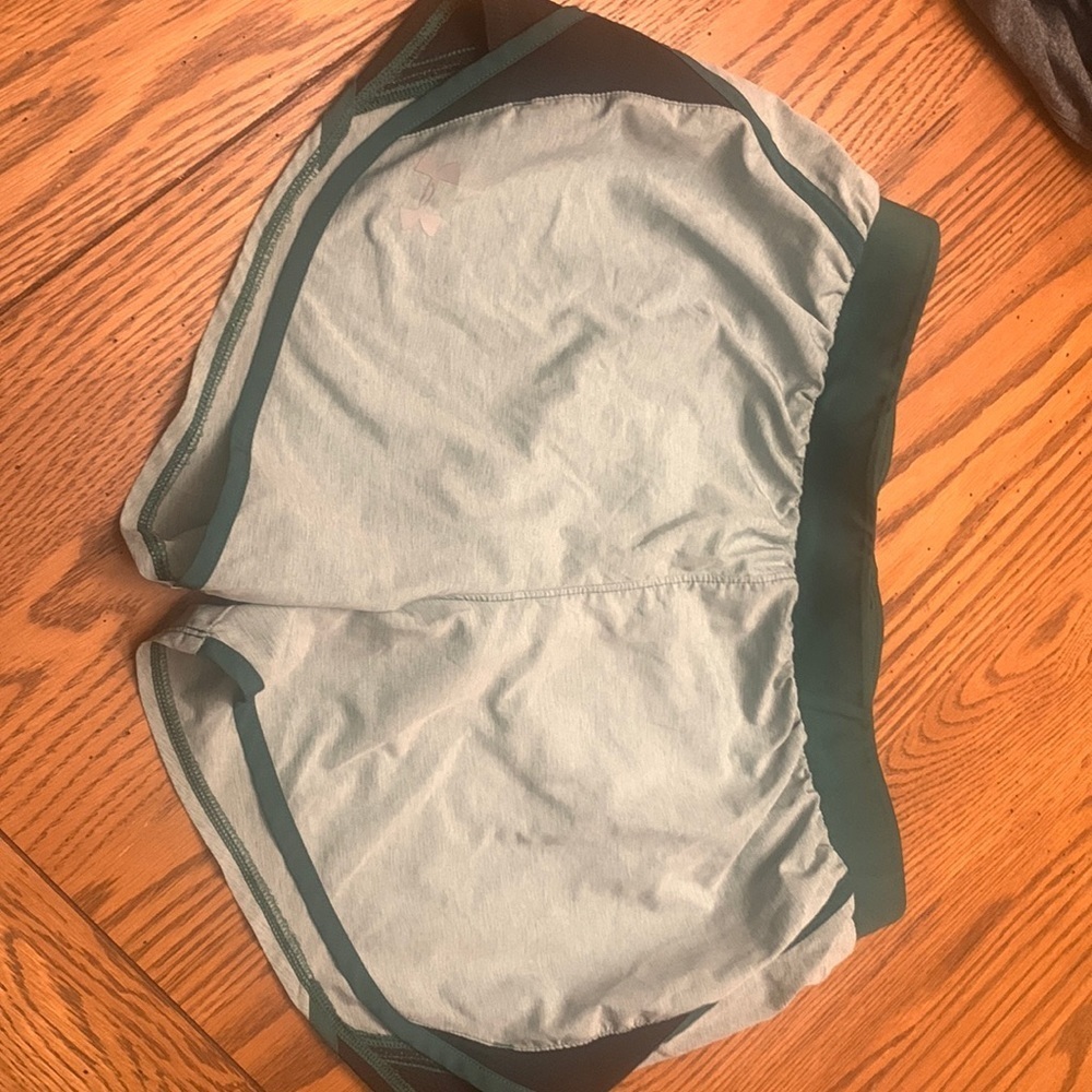 Under Armour size medium shorts/1